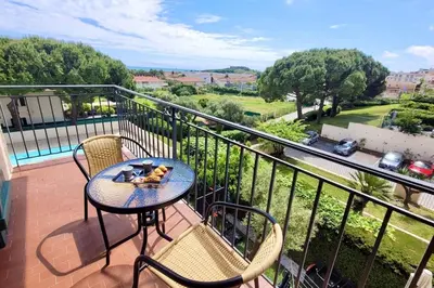 Balcon ou terrasse dans l'établissement Appartement spacieux ,4 pers,Piscine & Vue mer
