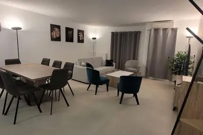 Coin salon dans l'établissement Appartement spacieux ,4 pers,Piscine & Vue mer