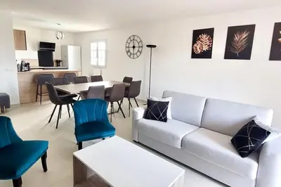 Cuisine ou kitchenette dans l'établissement Appartement spacieux ,4 pers,Piscine & Vue mer