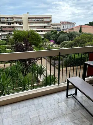 Balcon ou terrasse dans l'établissement Studio golf Juan