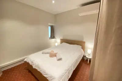 Un ou plusieurs lits dans un hébergement de l'établissement 06CF Beautiful renovated apartment in old Antibes