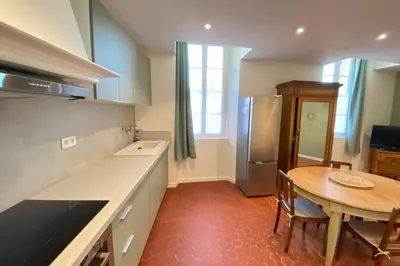 Cuisine ou kitchenette dans l'établissement 06CF Beautiful renovated apartment in old Antibes