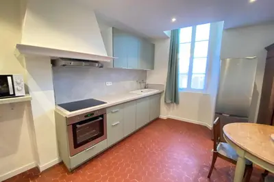 Cuisine ou kitchenette dans l'établissement 06CF Beautiful renovated apartment in old Antibes