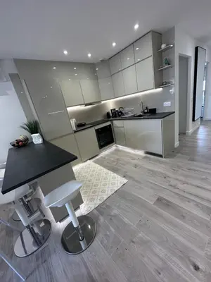 Cuisine ou kitchenette dans l'établissement Luxurious 3Bedroom 2 BATH 110 m Apartment Adjoining Hotel Martinez Beachfront