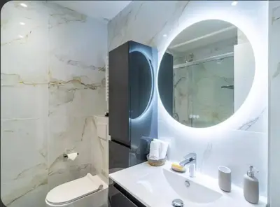 Salle de bains dans l'établissement Luxurious 3Bedroom 2 BATH 110 m Apartment Adjoining Hotel Martinez Beachfront