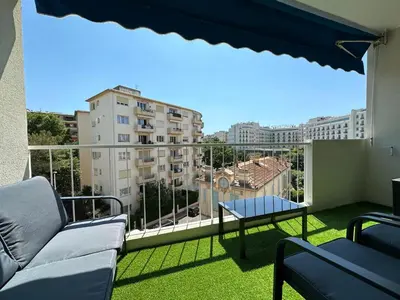 Balcon ou terrasse dans l'établissement Appartement cosy à 2 pas de la Croisette