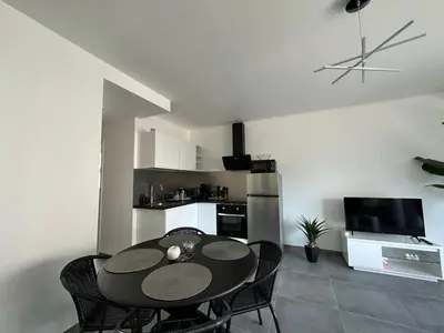 Cuisine ou kitchenette dans l'établissement Appartement cosy à 2 pas de la Croisette