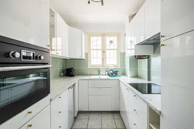 Cuisine ou kitchenette dans l'établissement LE CONNEMARRA avec balcon, lumineux et calme à côté du centre