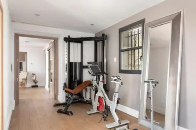 Salle ou équipements de sports de l'établissement Villa avec piscine à Cannes 7 bedrooms