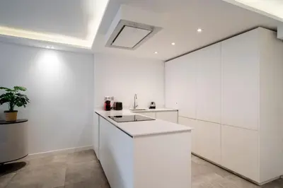 Cuisine ou kitchenette dans l'établissement REF 1967 - Cannes Center - Apartment for rent