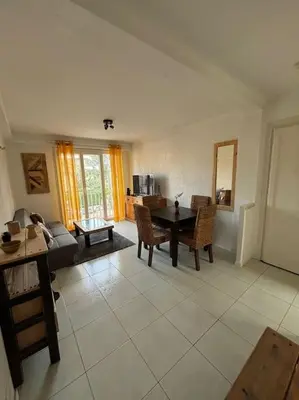 Coin salon dans l'établissement Appartement T3 Cagnes sur Mer