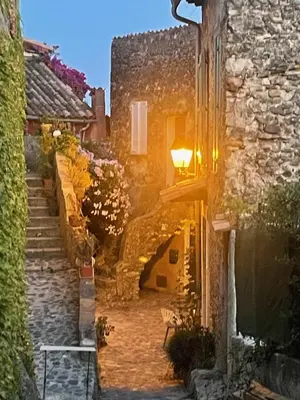 Jardin de l'établissement Biot - Place des Arcades