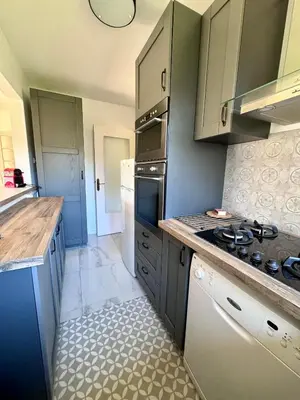 Cuisine ou kitchenette dans l'établissement Apt 