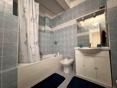 Salle de bains dans l'établissement B030 Grand studio renove spacieux et lumineux