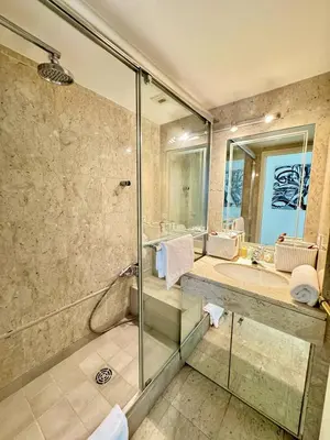 Salle de bains dans l'établissement 2 pieces proche mer GOLDEN