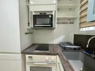 Cuisine ou kitchenette dans l'établissement Le Concorde SCLS - Wifi, Clim, Parking
