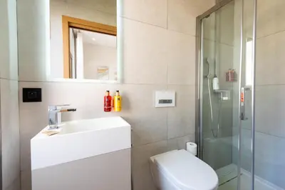 Salle de bains dans l'établissement DUPLEX 145m Private Terrace and Elevator