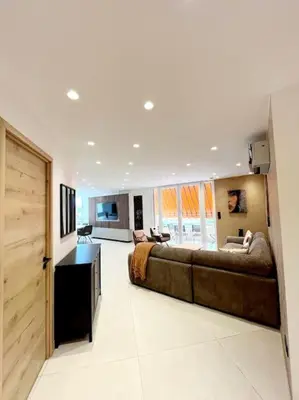 Cuisine ou kitchenette dans l'établissement Appartement 4 pièces luxueux