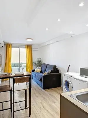 Coin salon dans l'établissement Studio proche mer - Climatisé