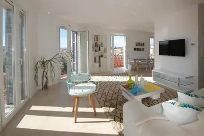 Télévision ou salle de divertissement dans l'établissement REF 945 - Cannes Center - Apartment for rent
