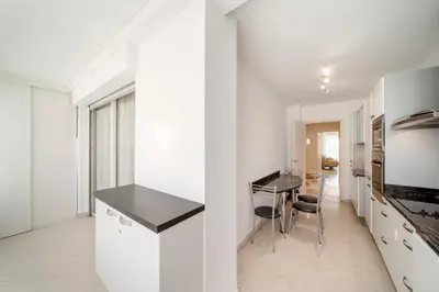 Cuisine ou kitchenette dans l'établissement REF 30 - Cannes Croisette - Sea and gardens view apartment for rent