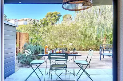 Balcon ou terrasse dans l'établissement Antibes - Jardin Privé & Piscine - Plage à 2 km