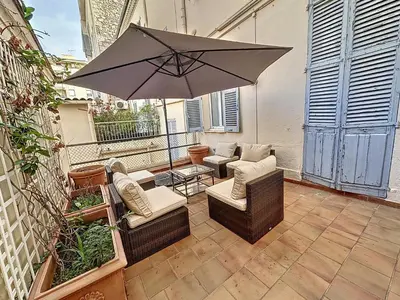 Coin salon dans l'établissement Beautiful 2 bedroom bourgeois style Antibes 333