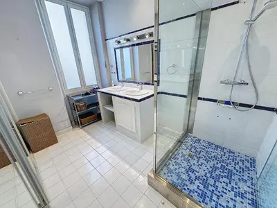 Salle de bains dans l'établissement Beautiful 2 bedroom bourgeois style Antibes 333
