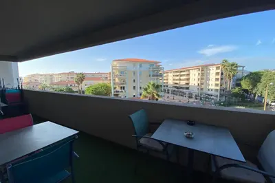 Balcon ou terrasse dans l'établissement 06CH Beautiful T3 with terrace - 300m Exflora park