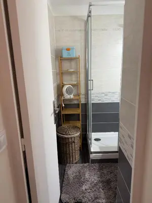 Salle de bains dans l'établissement Dernier étage avec garage, piscines et tennis