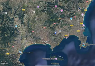 Plan de l'établissement Ciel d Azur avec terrasse en plein centre près de la Croisette