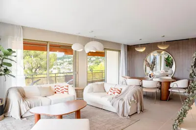 Coin salon dans l'établissement REF 1965 - Le Cannet - Sea view apartment for rent