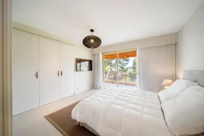 Un ou plusieurs lits dans un hébergement de l'établissement REF 1965 - Le Cannet - Sea view apartment for rent