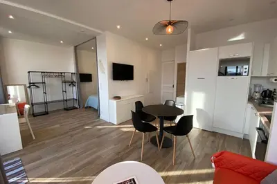 Cuisine ou kitchenette dans l'établissement 06CJ Beautiful apartment in the heart of Cannes