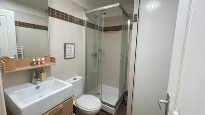 Salle de bains dans l'établissement Studio proche plage avec jardinet et parking - Casa Garcia