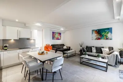 Coin salon dans l'établissement Modern 1 bedrm apt with balcony - Cannes-Croisette