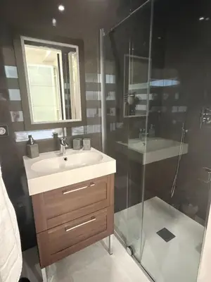 Salle de bains dans l'établissement Appartement Haut Standing 5 pièces Cannes centre