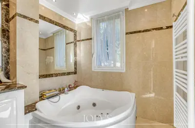 Salle de bains dans l'établissement Villa d'architecte Super Cannes - Vue panoramique