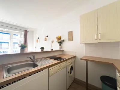 Cuisine ou kitchenette dans l'établissement Calme et centrale avec balcon ensoleillé