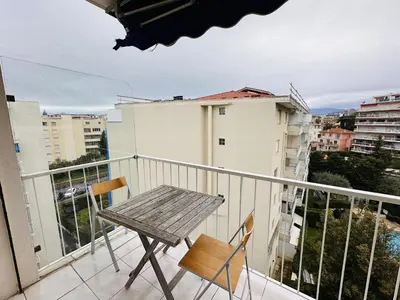 Balcon ou terrasse dans l'établissement Two bedroom apartment on a high floor in the center of Cannes a few steps from the Croisette beaches - 2229
