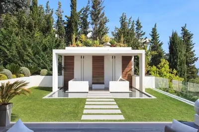 Jardin de l'établissement REF 1960 - Cannes - Sea view villa for rent