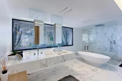 Salle de bains dans l'établissement REF 1960 - Cannes - Sea view villa for rent