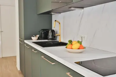 Cuisine ou kitchenette dans l'établissement Spacieux T2 avec grande terrasse à 200m de la plage