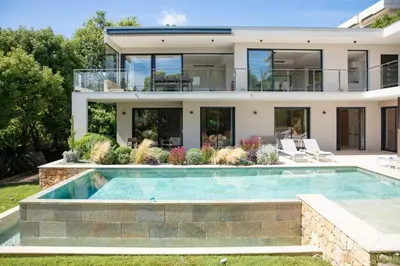 Piscine de l'établissement REF 2152 - Le Cannet - Sea view villa for rent ou située à proximité