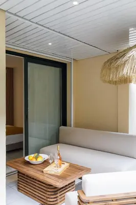 Coin salon dans l'établissement Côté Croisette LUXE - 2BdR 2 bthR 2 toilets -Terrace, AC, parking & lift