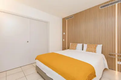 Un ou plusieurs lits dans un hébergement de l'établissement Côté Croisette LUXE - 2BdR 2 bthR 2 toilets -Terrace, AC, parking & lift