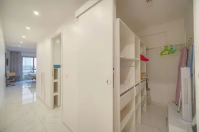 Salle de bains dans l'établissement FRGK Victoria 4 Central Cannes 1BR Terrace, AC & Ultra-Fast Wi-Fi