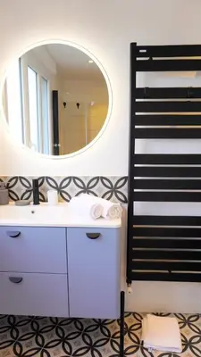Salle de bains dans l'établissement Proche Croisette, Appartement 2 Chambres by Palmazur Vacances