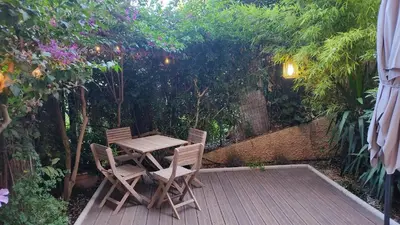 Jardin de l'établissement Joli F2 en rez-de-jardin avec terrasse