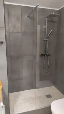 Salle de bains dans l'établissement Joli F2 en rez-de-jardin avec terrasse
